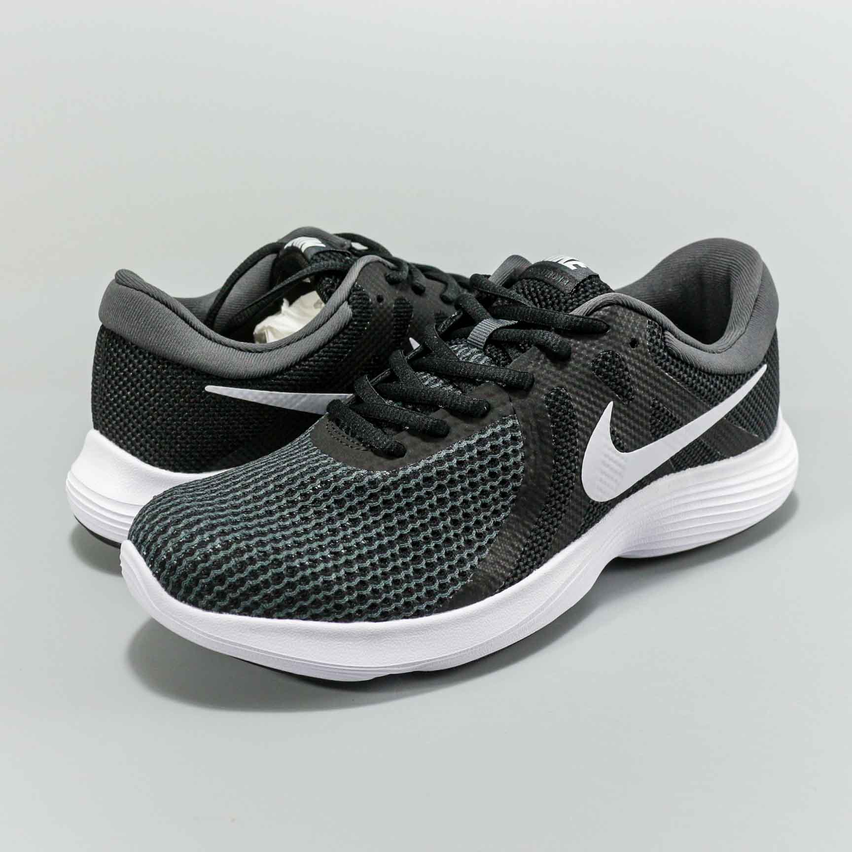 Nike Revolution 4 Black White Shoes - Click Image to Close